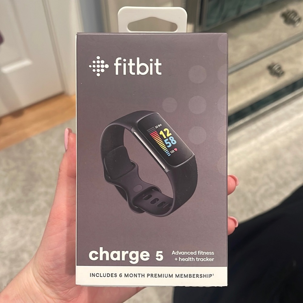 BRAND NEW Fitbit Charge 5